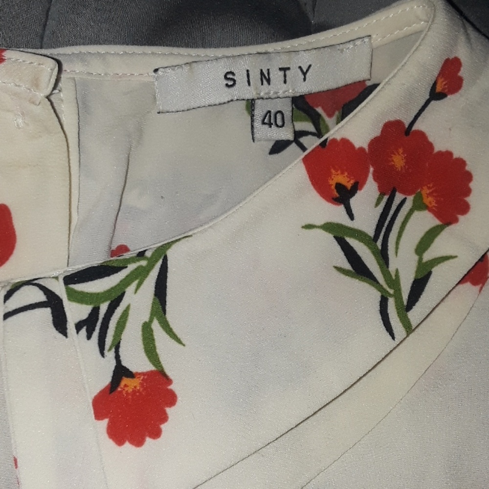 Blouse - Picture 2 of 8